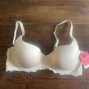 Undie-tectable lace lightly lined demi bra in 36C